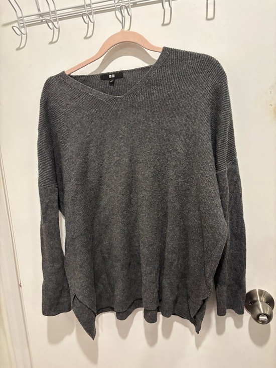 Uniqlo Sweaters - Uniqlo Gray V-Neck Knit Sweater
